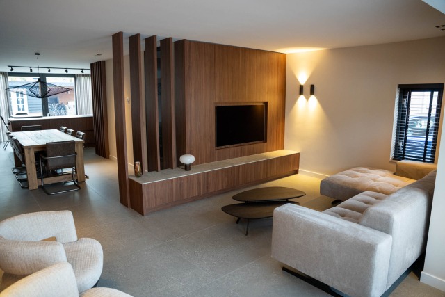 Keuken en leefruimte vernieuwd tijdens complete begane-grond renovatie in St. Willebrord