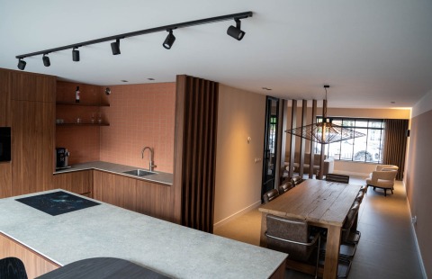 Renovatie begane grond St. Willebrord met nieuwe indeling en moderne afwerking door aannemingsbedrijf Pellis